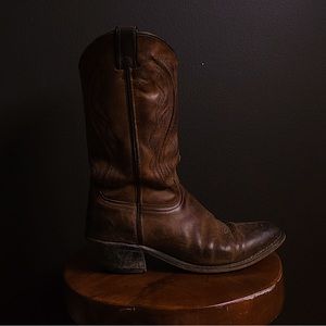 Authentic brown leather cowgirl/cowboy boots size 7.5.